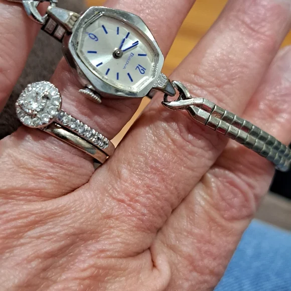 Vintage Bulova Watch - Picture 5 of 5